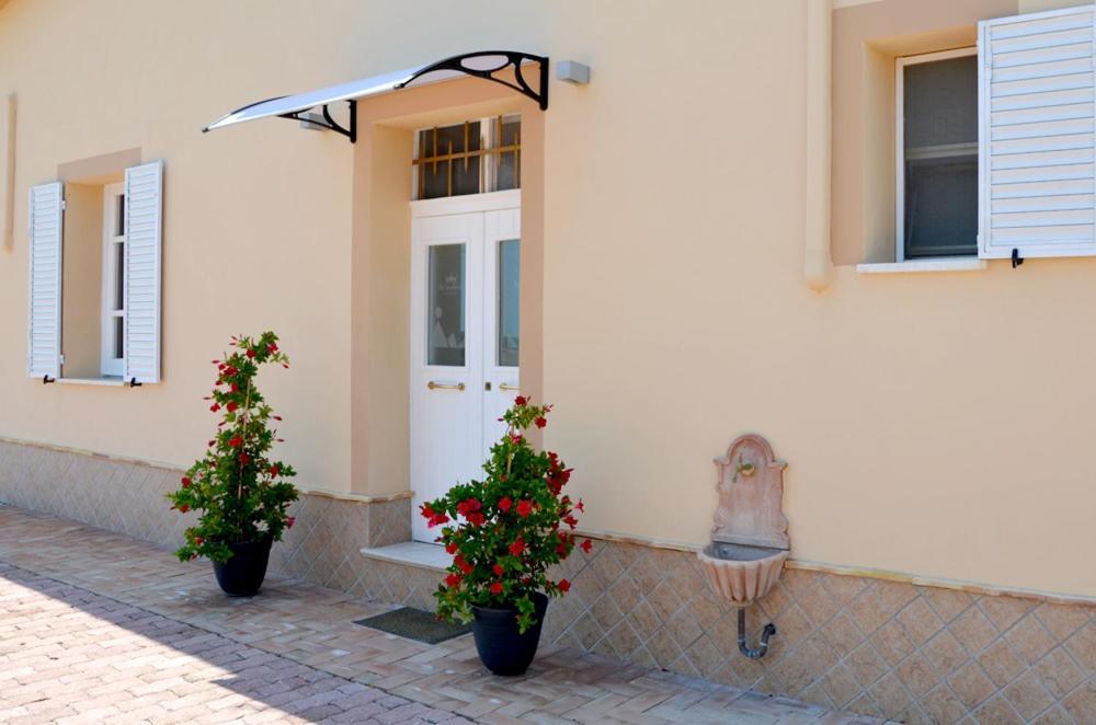 Re Umberto Suite San Salvo Exterior foto